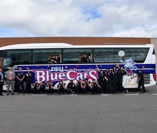 Thanh Thúy xuất hiện lần đầu cùng đội bóng chuyền nữ PFU Bluecats