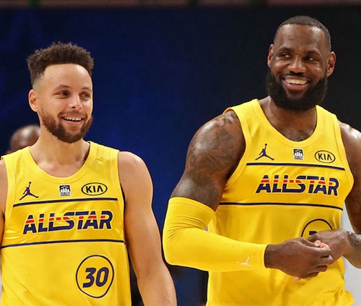 Stephen Curry khen ngợi LeBron James: Người tạo ra tiêu chuẩn “không tuổi” tại NBA