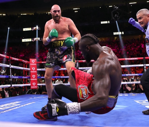 Boxing: Tyson Fury đấm gục Deontay Wilder hiệp 11, bảo vệ đai WBC hạng nặng