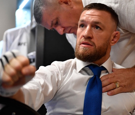 Conor McGregor ca ngợi trận Fury vs Wilder 3, không quên mỉa mai Dustin Poirier
