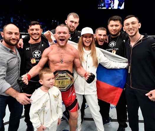 Petr Yan trở lại ngôi vương trong trận chiến nảy lửa với Cory Sandhagen ở UFC 267