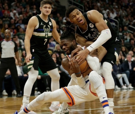Xóa sổ cách biệt 21 điểm, New York Knicks đánh bại ĐKVĐ Milwaukee Bucks
