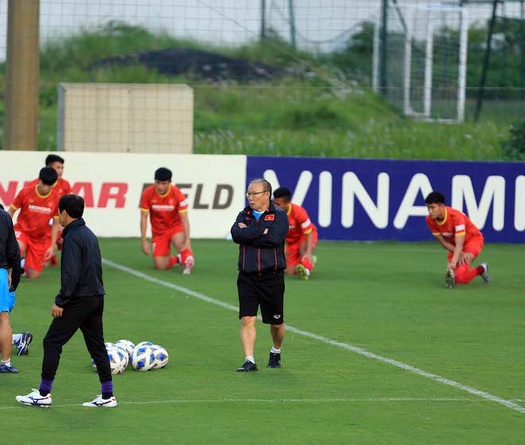 HLV Park Hang Seo liên tục thay đổi chiến thuật cho tuyển Việt Nam