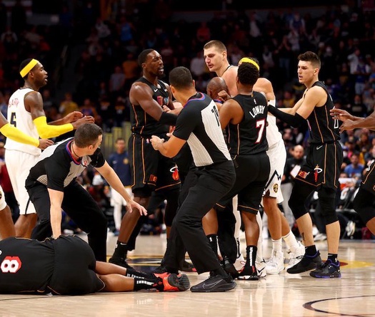 Jimmy Butler, Nikola Jokic và Markieff Morris nhận án phạt của NBA sau vụ ẩu đả