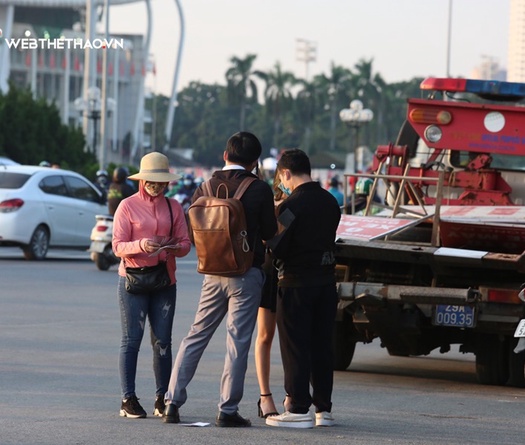 Sát giờ đá Việt Nam vs Nhật Bản, phe vé cắt lỗ hơn 50% vẫn “ế chỏng ế chơ”