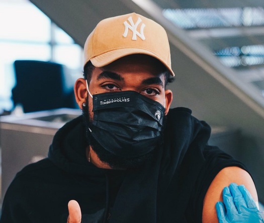 Số ca COVID-19 tăng vọt, NBA hối thúc cầu thủ tiêm mũi vaccine thứ 3