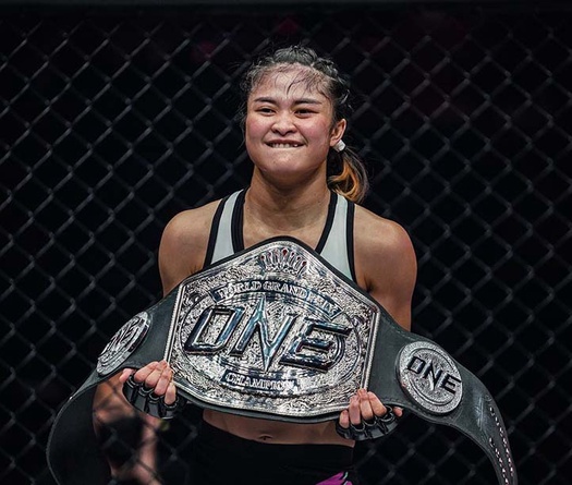 Stamp Fairtex lập kì tích vô địch 3 thể thức ONE Championship, thách thức Angela Lee