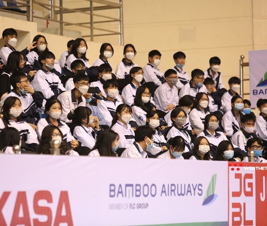 Gần 500 CĐV Ninh Bình đến sân và nỗi buồn bao phủ khán đài giải bóng chuyền VĐQG 2021