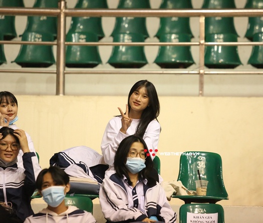 Những bóng hồng tới cổ vũ trận Chung kết nảy lửa giải bóng chuyền VĐQG 2021