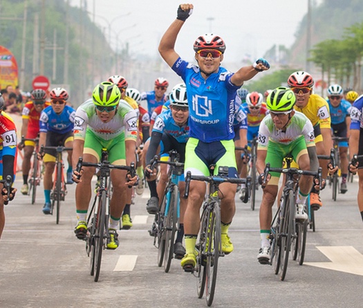 Lê Nguyệt Minh giành cú đúp áo vàng - xanh chặng một Cúp truyền hình HTV 2021