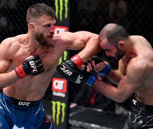 Calvin Kattar trở lại ngoạn mục, phá chuỗi toàn thắng của Giga Chikadze nhờ tỉ số áp đảo
