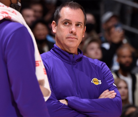 Hé lộ: HLV Frank Vogel suýt bị Lakers sa thải, vẫn “ngồi trên ghế nóng"