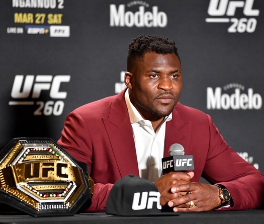 Francis Ngannou sẽ đổi 50% thù lao ở UFC 270 thành Bitcoin, tặng 300 ngàn đô la cho fan 