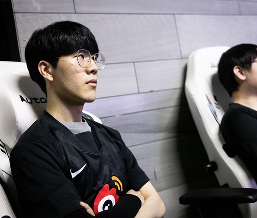 TheShy tỏa sáng, WBG nhọc nhằn đánh bại đội cuối bảng LPL