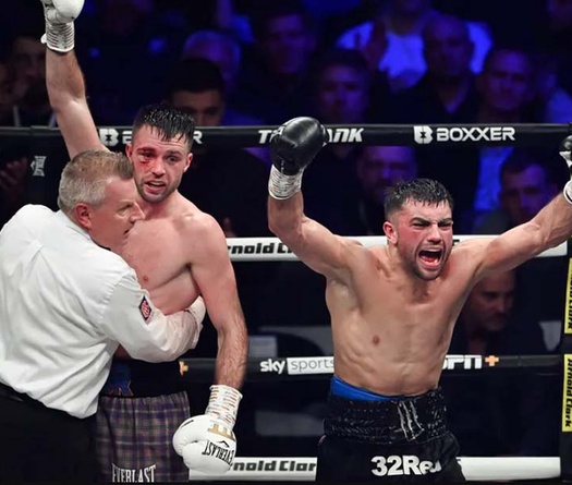 Josh Taylor nhọc nhằn vượt qua Jack Catterall, bảo vệ 4 đai vô địch trong tranh cãi
