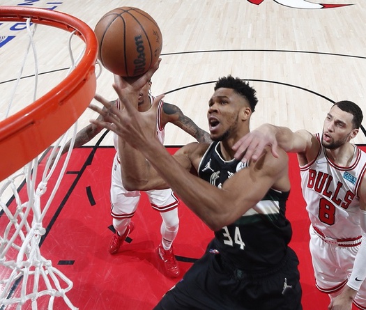 Giannis Antetokounmpo cùng Milwaukee Bucks tiếp tục gieo sầu cho Chicago Bulls