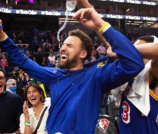 Klay Thompson cùng dàn tay ném Golden State Warriors "bắn hạ" ĐKVĐ Milwaukee Bucks