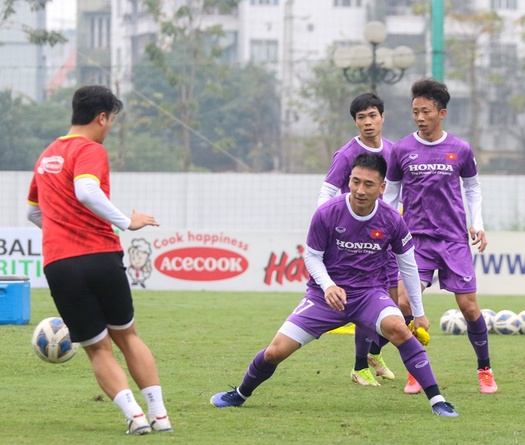 Ông Park như “ngồi trên đống lửa” vì cầu thủ liên tiếp dính COVID-19