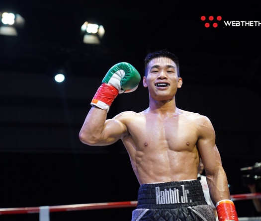 Võ sĩ MMA Trần Ngọc Lượng áp đảo đối thủ ngày ra mắt sàn Boxing nhà nghề
