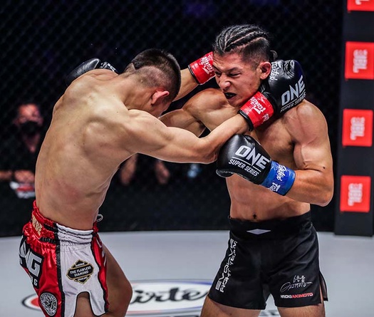 Kyokushin vs. Muay Thái: Hiroki Akimoto lật đổ ngôi vương Capitan sau đại chiến 5 hiệp