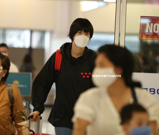 Đội trưởng Thanh Thuý đáp chuyến bay tới Hà Nội, hội quân cùng đội tuyển bóng chuyền nữ Việt Nam