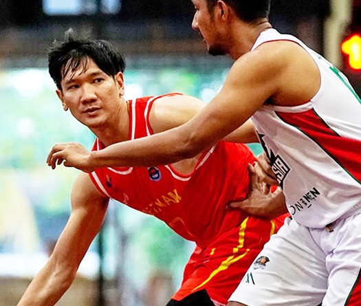 Việt Nam thua CLB Louvre Indonesia: Điểm sáng Kim Bản trong trận “thủy chiến" tại Bali