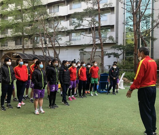 Phản ứng bất ngờ của HLV Mai Đức Chung khi đội nữ Indonesia rút lui