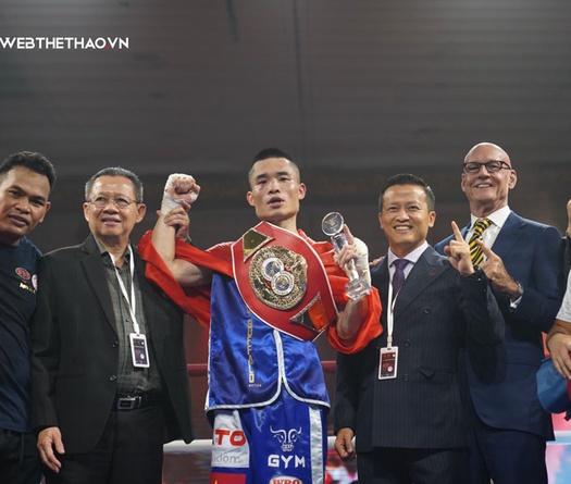 Đinh Hồng Quân đánh bại đối thủ Philippines, ghi dấu ấn lịch sử với đai IBF Châu Á