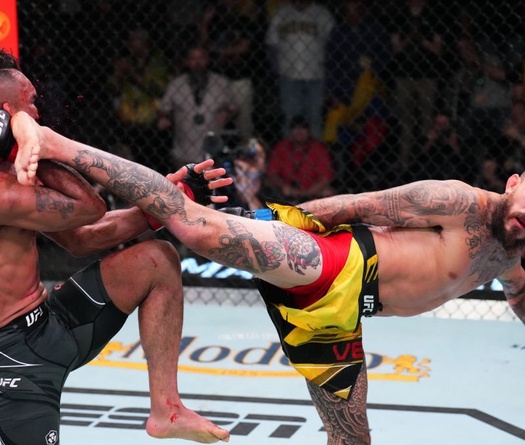 Kết quả UFC: Marlon Vera "tẩm quất" Rob Font với gương mặt đẫm máu