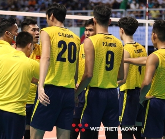 Nhiều cầu thủ của đội tuyển bóng chuyền nam Việt Nam gặp vấn đề thể lực trước trận Indonesia