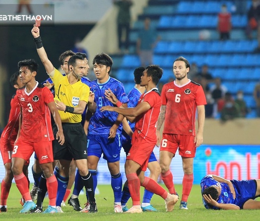 Nhận 3 thẻ đỏ, HLV U23 Indonesia trách học trò thiếu tinh thần thể thao