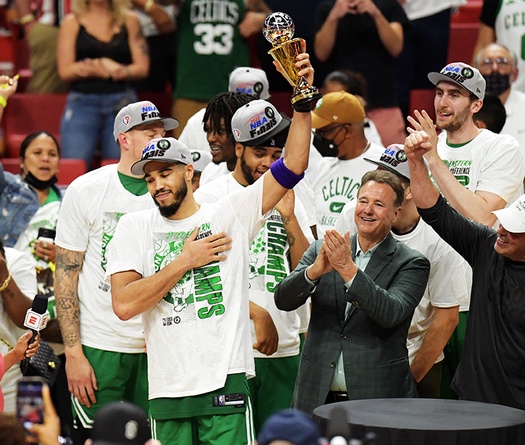 Boston Celtics "thoát hiểm" trước Miami Heat, thẳng tiến đến NBA Finals 2022