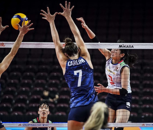 Bóng chuyền nữ Nhật Bản gây sốc khi quật ngã đương kim vô địch Mỹ