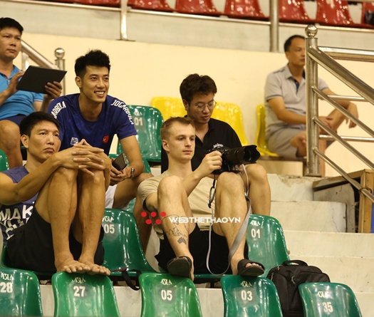 Sanest Khánh Hoà sắm vai CĐV tại giải bóng chuyền cúp Hoa Lư - Bình Điền 2022