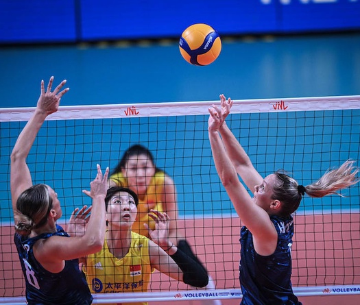 Sự khác biệt của chuyền hai giúp bóng chuyền Mỹ đánh bại Trung Quốc tại VNL 2022