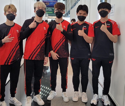 Team Flash mở màn ICONS Tốc Chiến 2022 với chiến thắng lịch sử trước T1