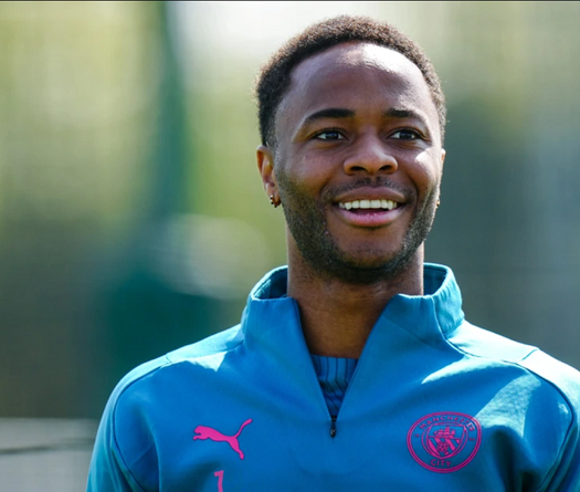 Chelsea chính thức công bố mức phí mua Sterling từ Man City