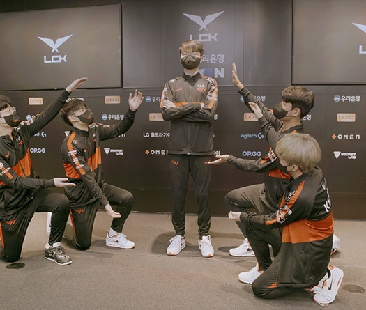 T1 đánh bại BRO với đội hình 2 anh em Yasuo - Yone