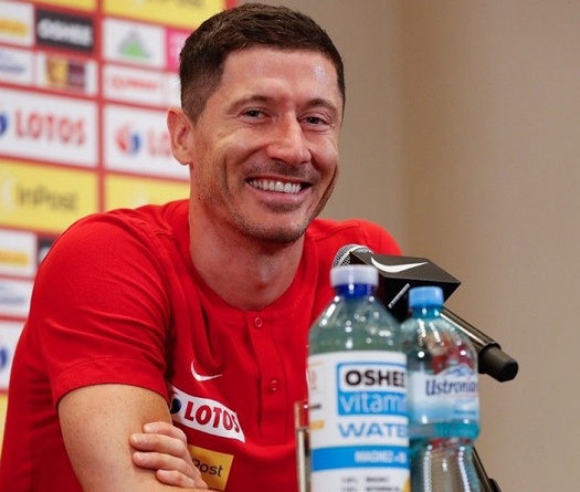 Lewandowski hành động chuyên nghiệp với Bayern để chuyển tới Barca