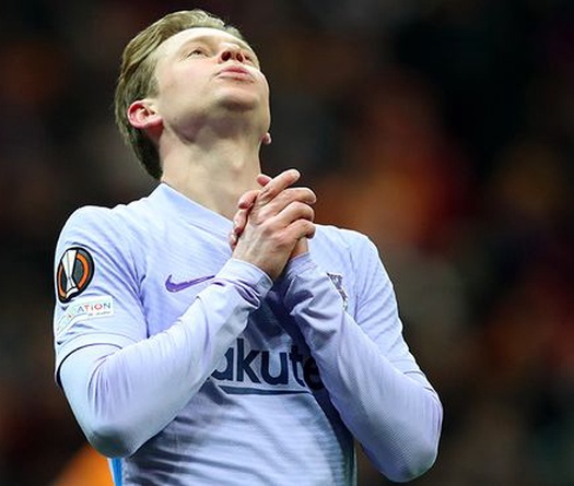 “De Jong đang bị Barca tống tiền!”