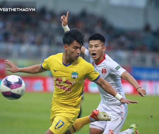 HAGL bị thổi 2 quả phạt đền, thua trận đầu tiên trên sân nhà