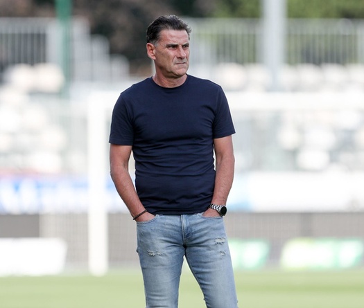 HLV Pau FC muốn mua “vớt” 1 tiền đạo ở ngày cuối chuyển nhượng