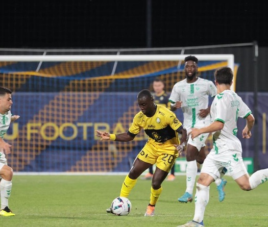 HLV Pau FC trách học trò khi rơi chiến thắng dù hơn người