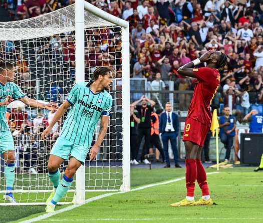 Mourinho nhận thẻ đỏ và nổi cơn tam bành sau khi AS Roma thua đau