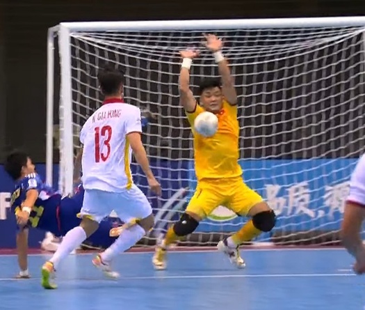 Hồ Văn Ý thi đấu xuất thần, futsal Việt Nam thua Nhật vẫn giành vé vào tứ kết