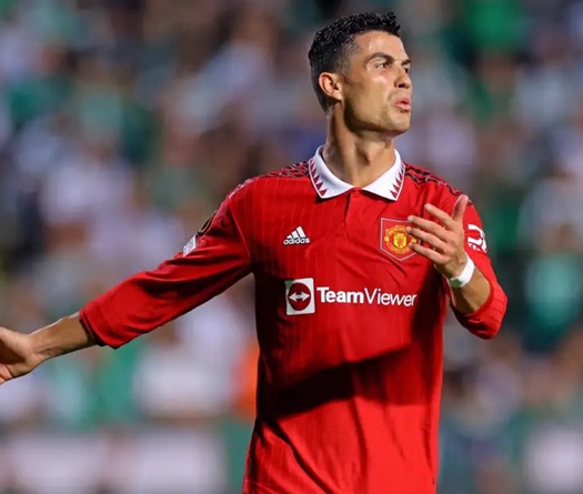 Ronaldo bất lực tìm kiếm bàn thắng thứ 700 khi MU suýt bẽ mặt