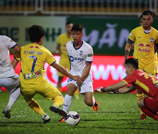 HAGL rơi vào vòng xoáy đua trụ hạng: Ngẫm về tuyên bố “vô địch V.League” dễ thôi của bầu Đức