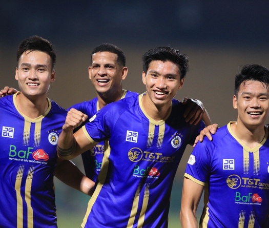 Văn Hậu lập siêu phẩm, CLB Hà Nội tăng tốc đến ngôi vô địch khi đè bẹp 6-0 trước TP.HCM 