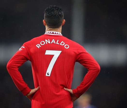 Phản ứng của Ronaldo sau khi bị trừng phạt loại khỏi đội hình MU