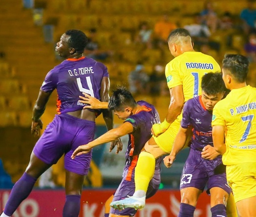Nam Định và Bình Dương bất phân thắng bại nhờ hai quả penalty